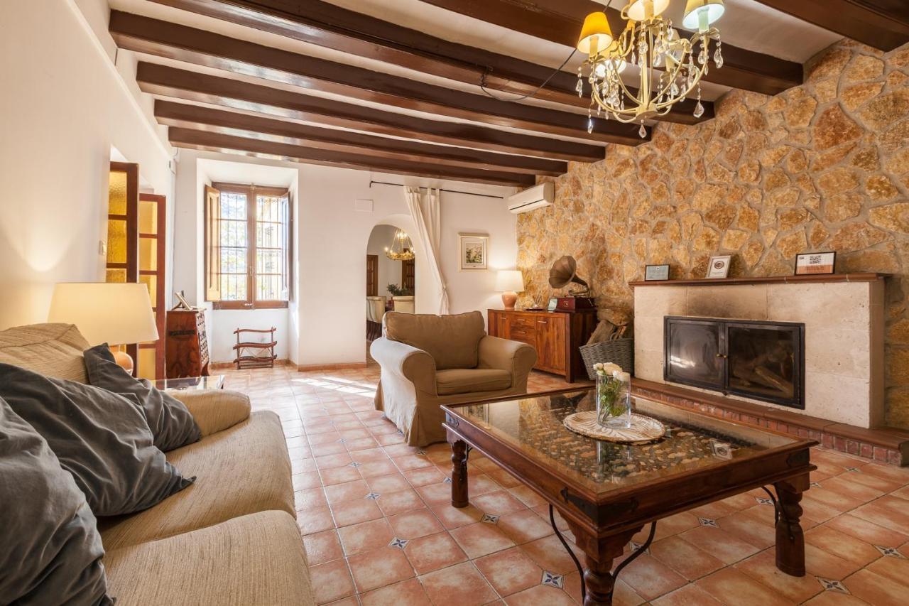 Masia Trabal Holiday home *