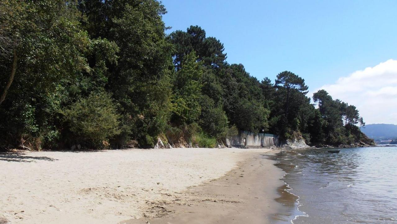 Casa Con Jardin En La Playa De Almieiras *