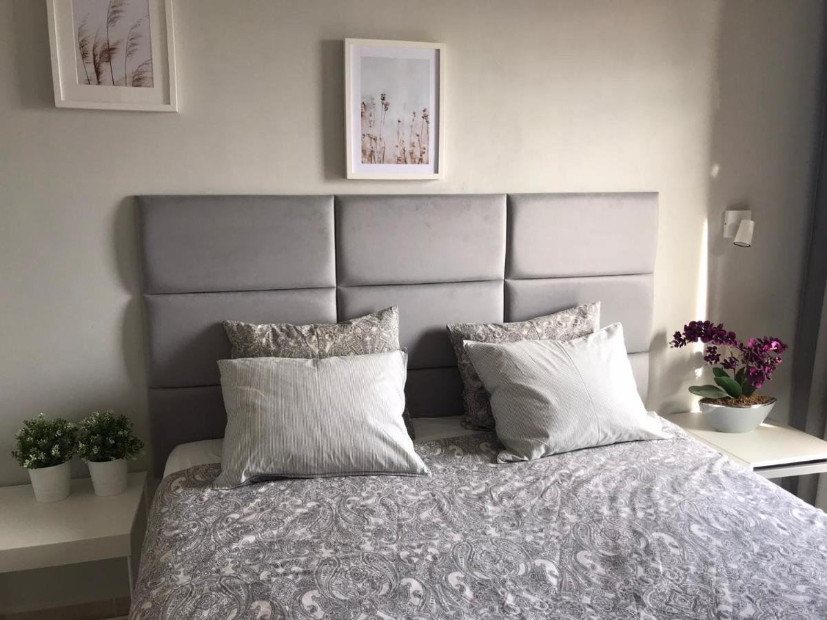 Belle Vue Triplex On The Hill Apartment *