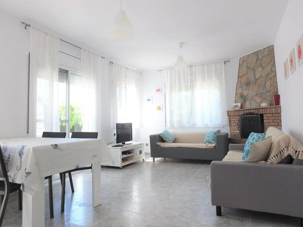 Laila Villa *