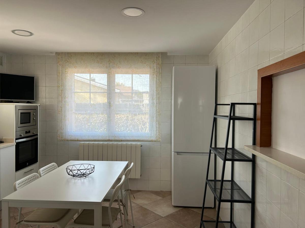 Piscina De Sal Barbacoa Wifi, Parking Gratis, 3 Min Pga Casa El Roble Сasa de vacaciones *