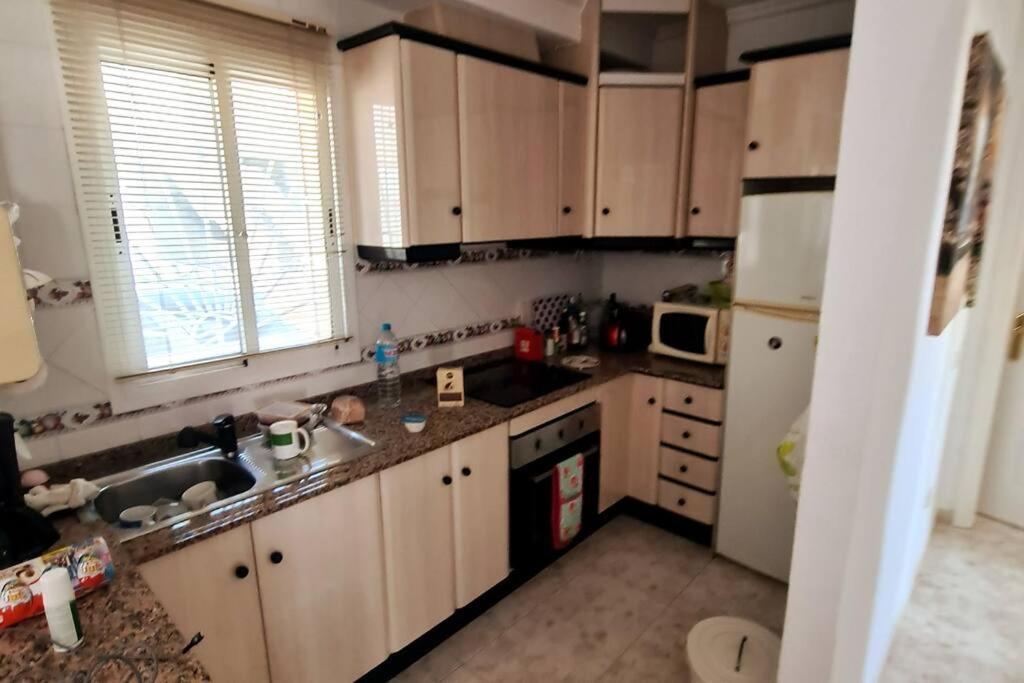 Gorgeous 3 Bed/2 Bath Pool & Golf Views Apartment *