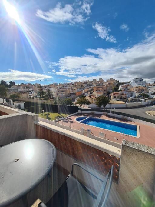 Gorgeous 3 Bed/2 Bath Pool & Golf Views Apartment *