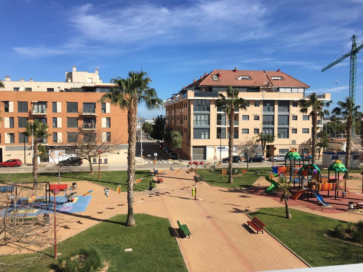 Modern & Sunny Near Valencia Apartment