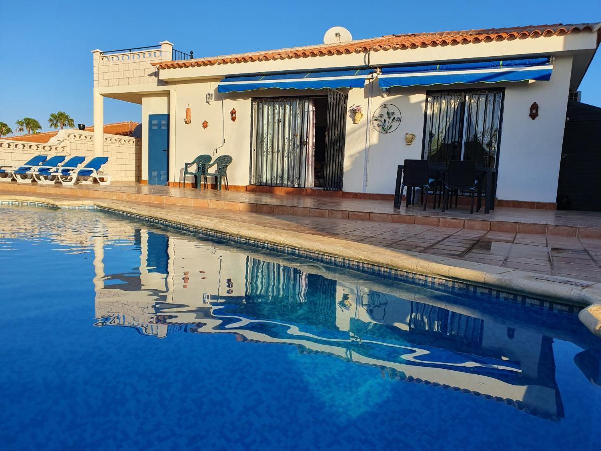 Azul Villa Callao Salvaje