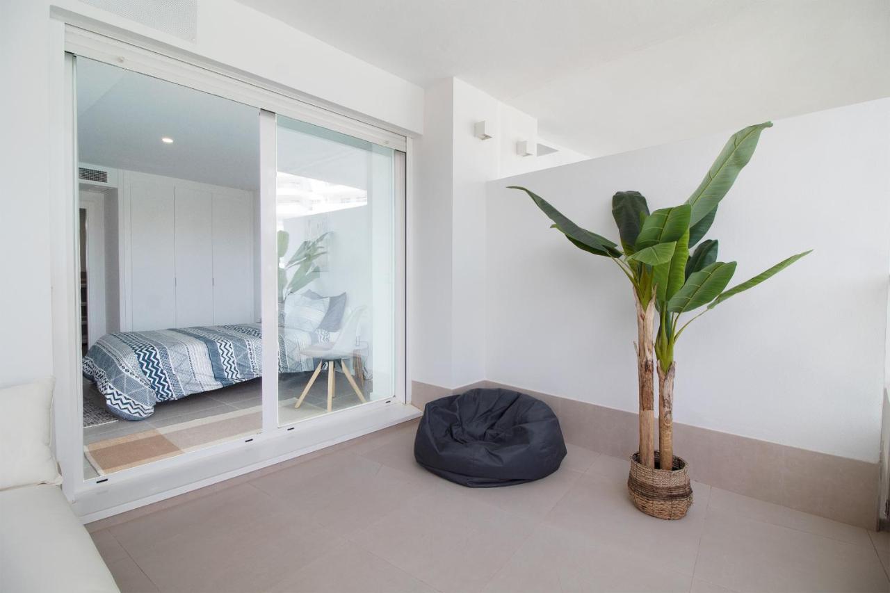 Global Properties, Con Terraza Y Vistas A La Piscina En Gran Canet *