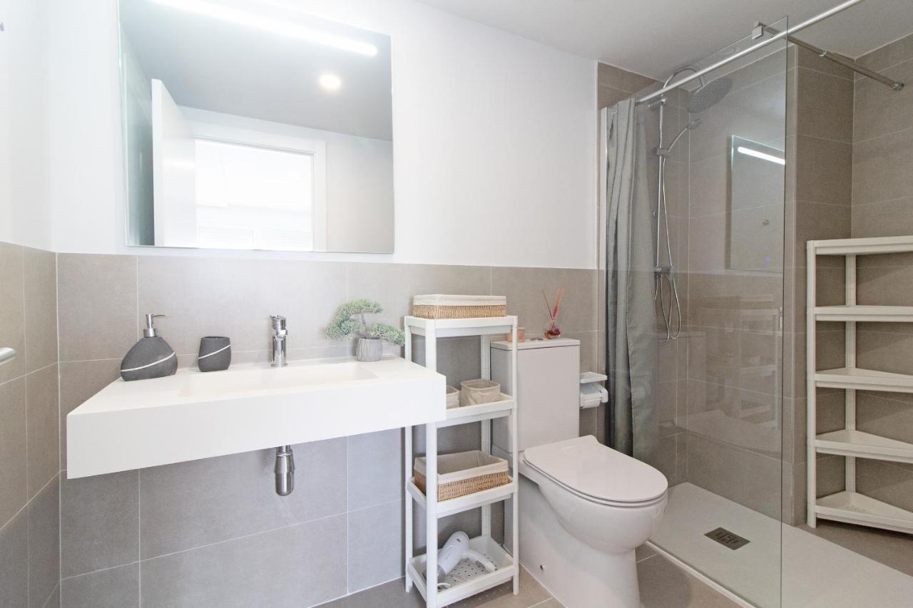 Global Properties, Con Terraza Y Vistas A La Piscina En Gran Canet *