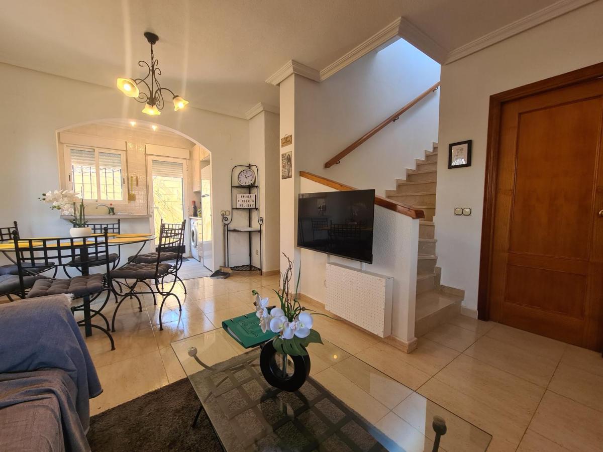 Velo W/ A/c, Free Wi-fi & Pool Near Benidorm Villa *