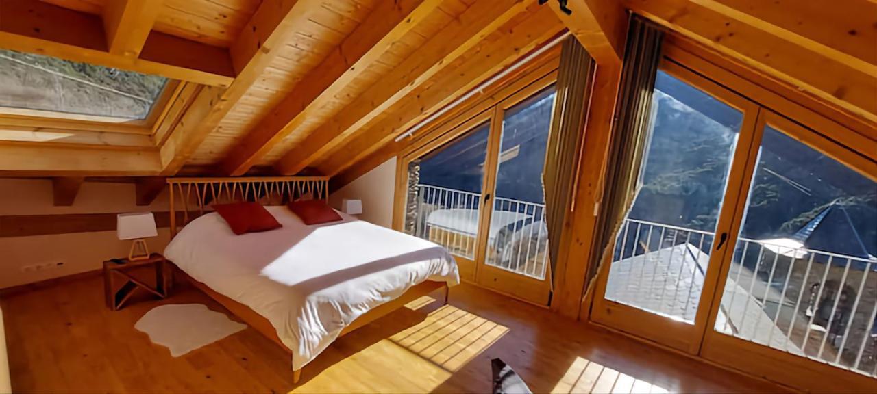 Antiga Rectoria, Aidi. Holiday home