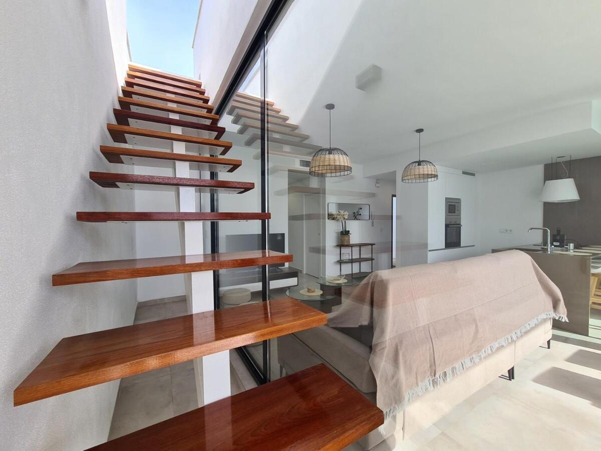 Luxury Apartment *
