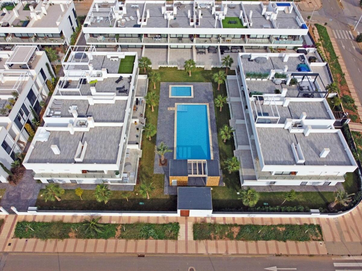 Luxury Apartment *