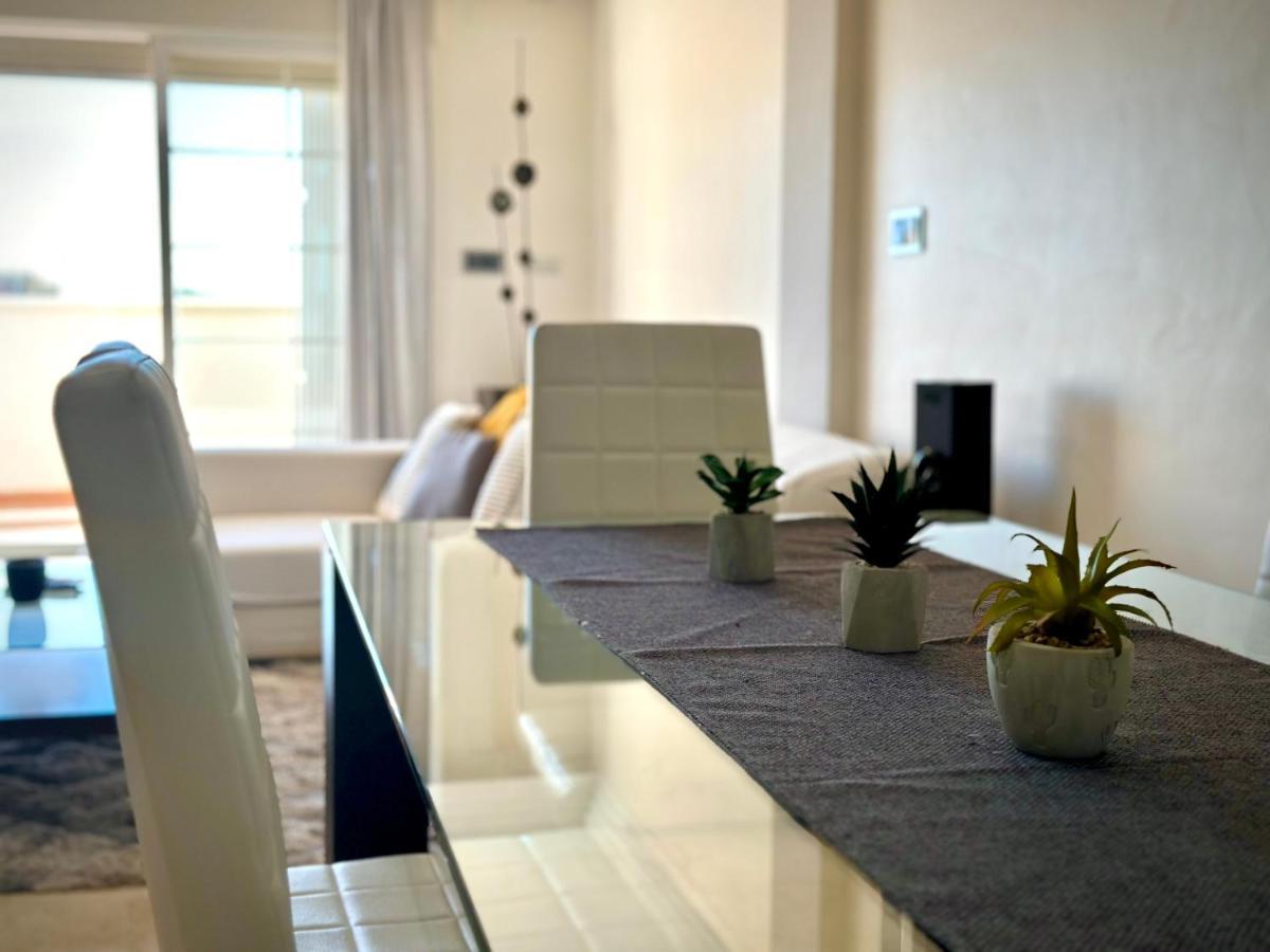 Apartamento Moderno Con Preciosas Vistas Al Mar En Urbanizacion Con Piscina - Rio Real 11 2g Marbella