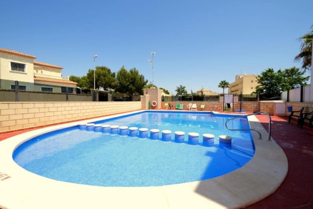 2 Bedroom House In Cabo Roig *