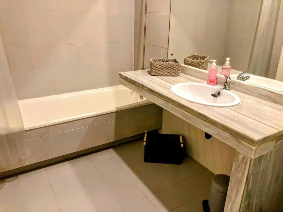 Apartment Monte Duquesa Large 2 Bed Ground Floor, Close To Port And With Communal Pool *