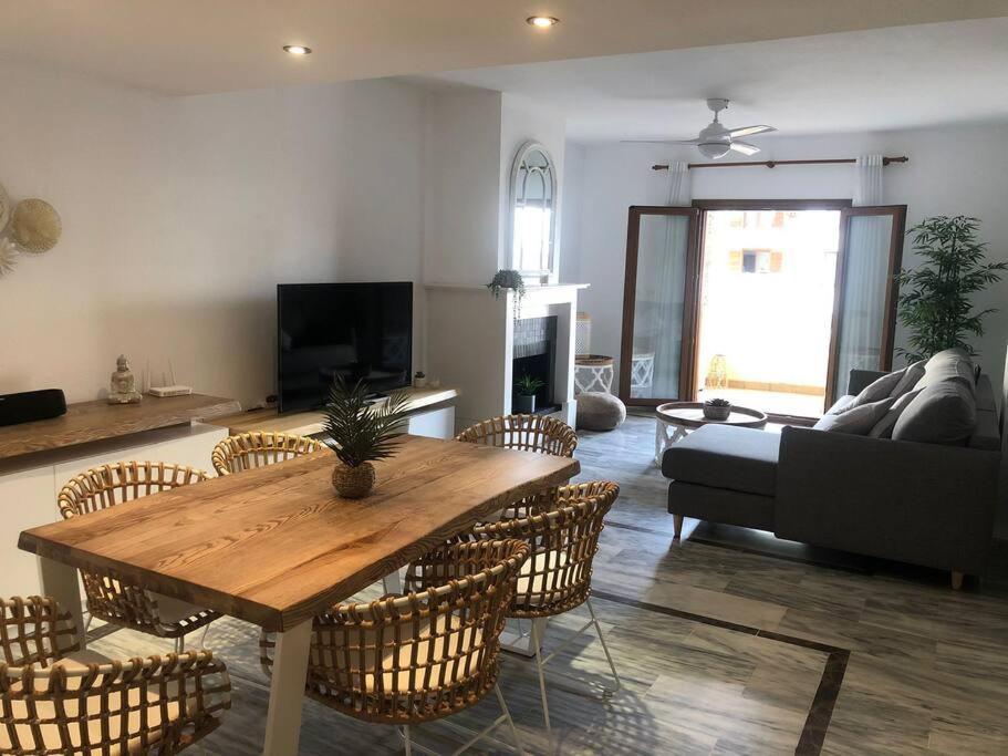 Apartment Monte Duquesa Large 2 Bed Ground Floor, Close To Port And With Communal Pool *