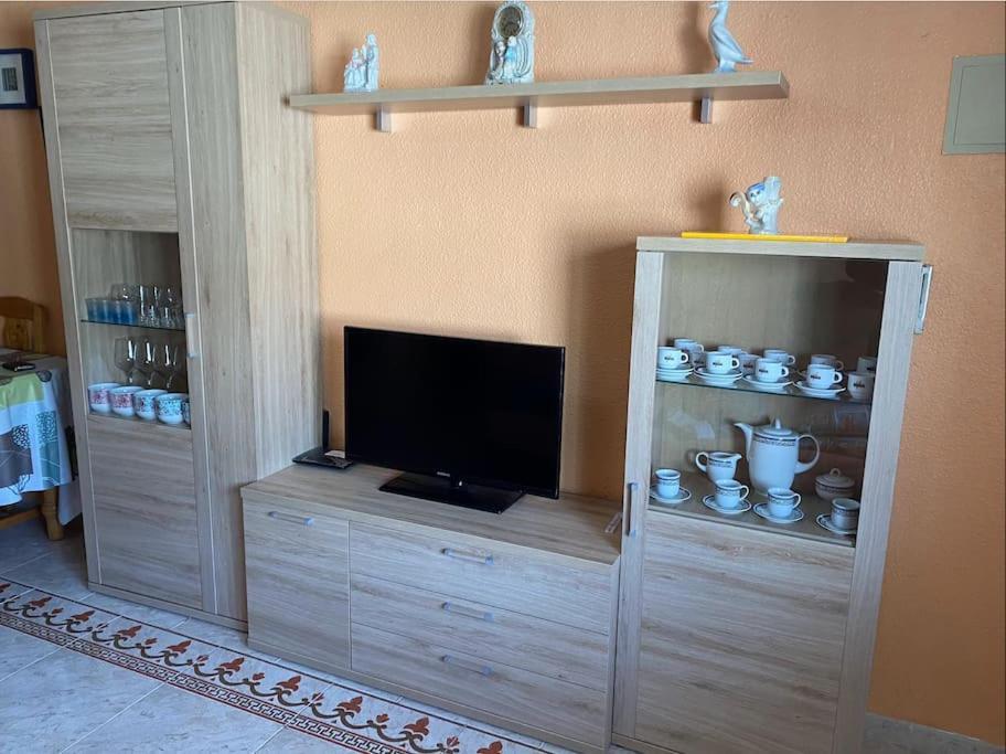 Apto Con Terraza Y 2 Dormitorios. 600 Megas Wifi. Apartment *