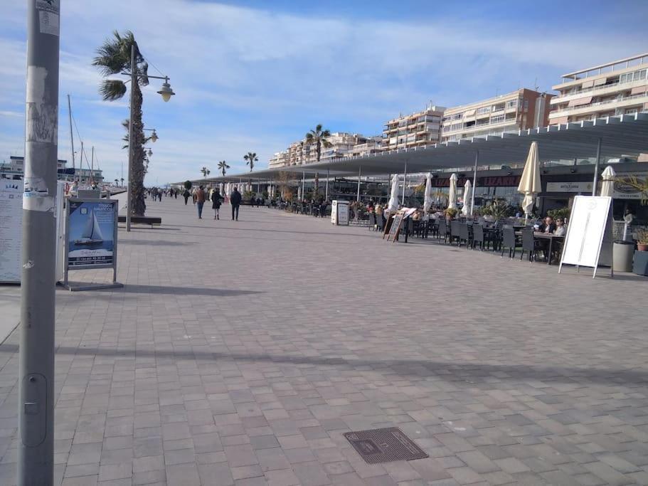 Apto Con Terraza Y 2 Dormitorios. 600 Megas Wifi. *