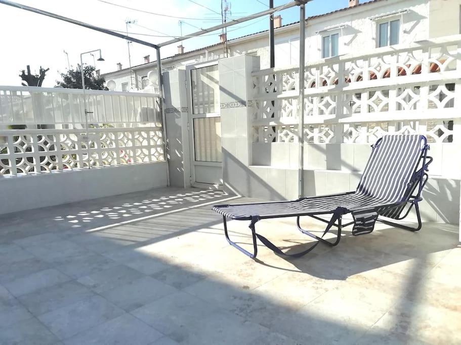 Apto Con Terraza Y 2 Dormitorios. 600 Megas Wifi.
