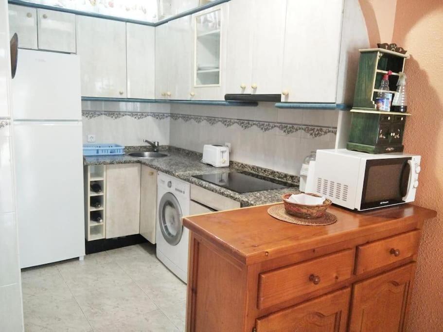Apto Con Terraza Y 2 Dormitorios. 600 Megas Wifi. Apartment Santa Pola