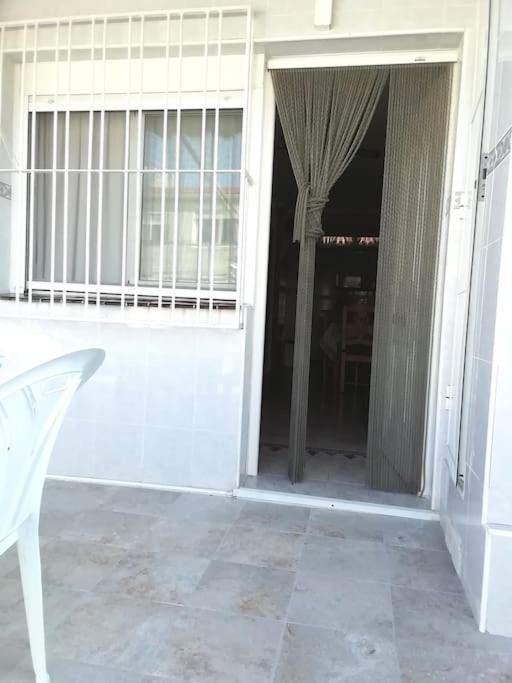 Apto Con Terraza Y 2 Dormitorios. 600 Megas Wifi. Santa Pola