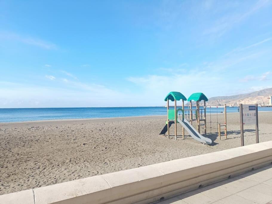 A 70m De La Playa Apartamento *