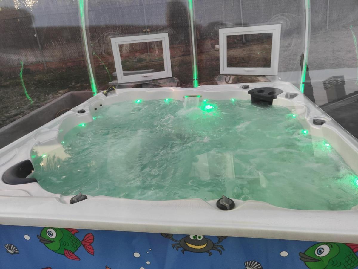 Casa De Sol, Piscina Y Jacuzzi En De Madrid Pensión