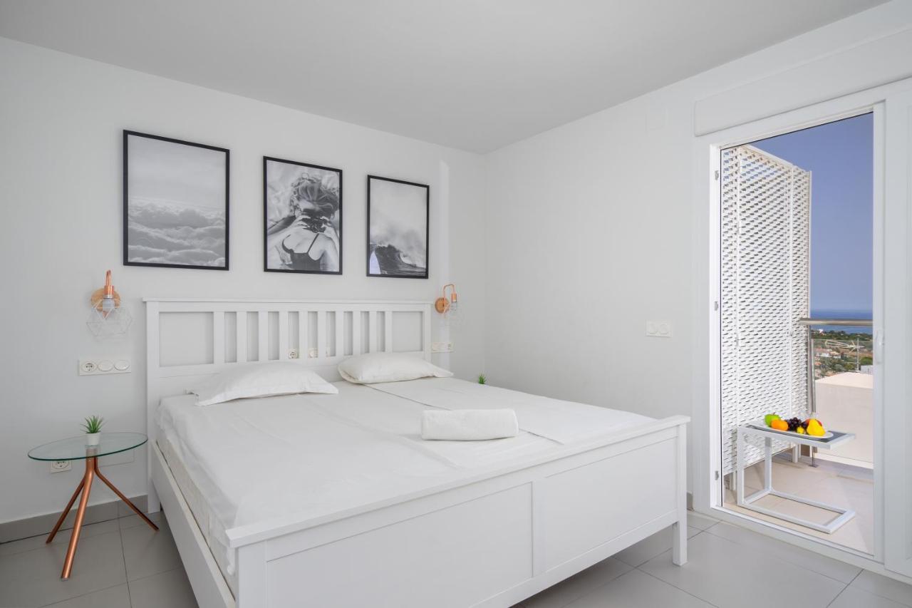 Luxurious With Seaviews In El Higueron By Costarentals - Ref 121