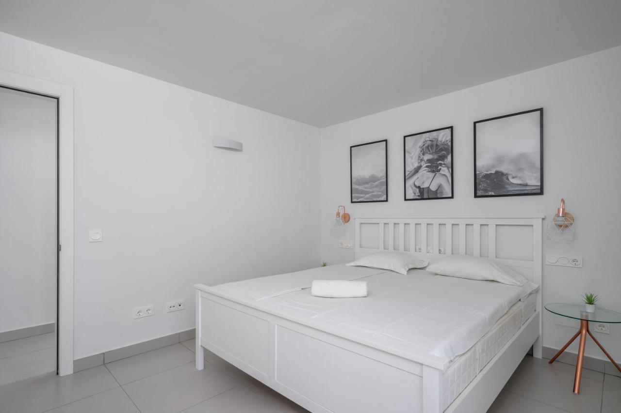 Luxurious With Seaviews In El Higueron By Costarentals - Ref 121 Apartamento Torremuelle