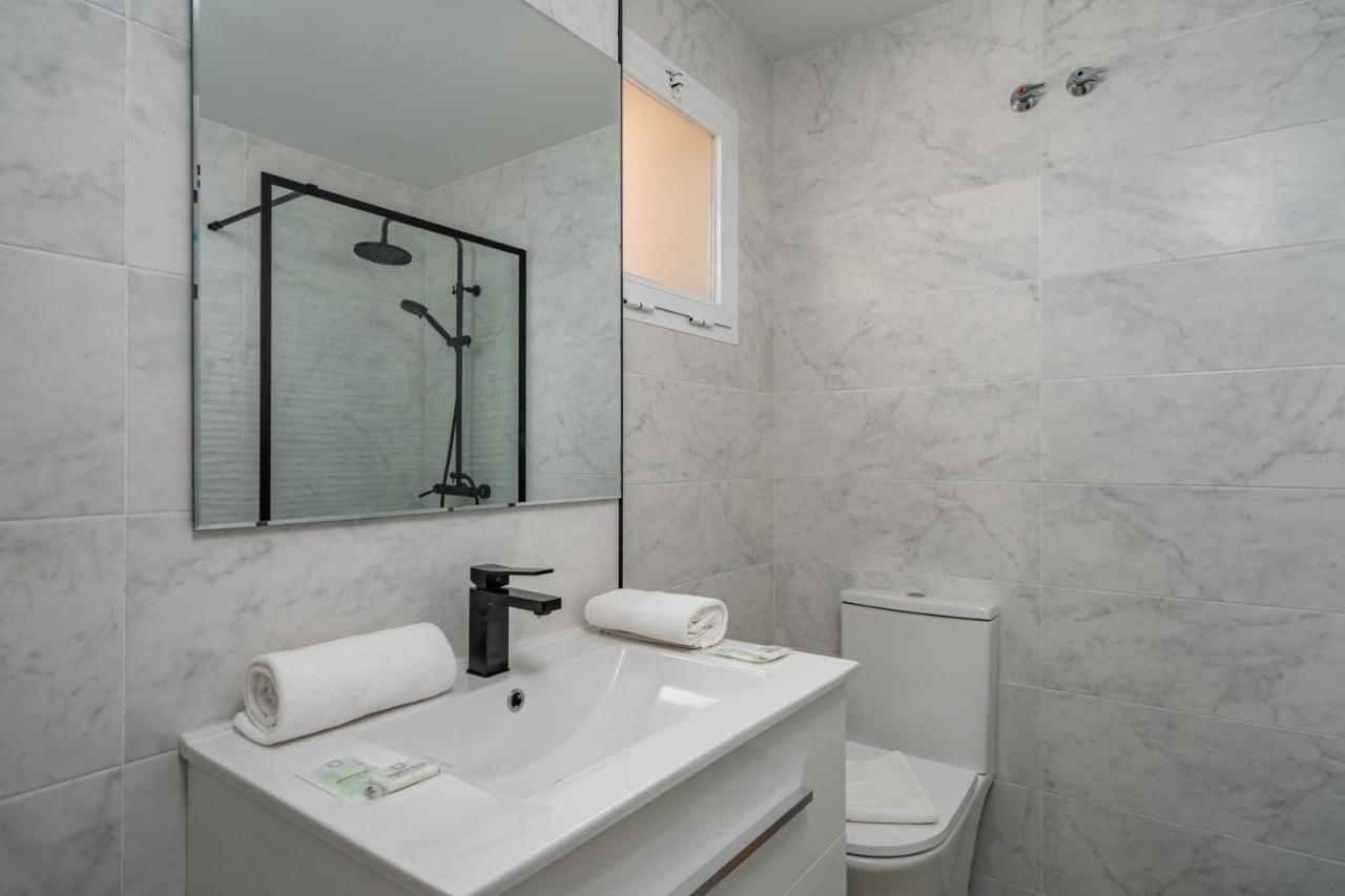 Spacious Castillo Sohail Penthouse With Jacuzzi By Costarentals - Ref 12 Apartamento Fuengirola