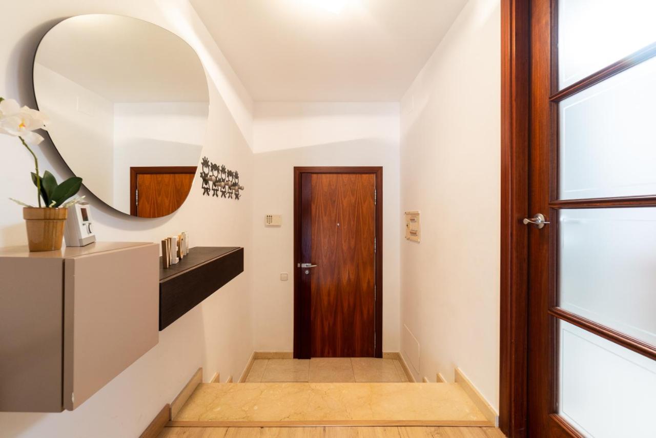 Apartamento Con Gran Patio Y Excelente Ubicación! *
