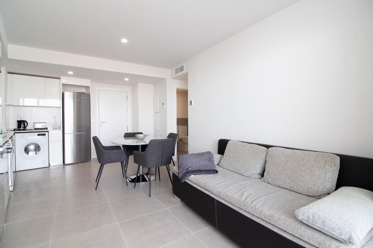 Global Properties, 5 Personas Con Terraza