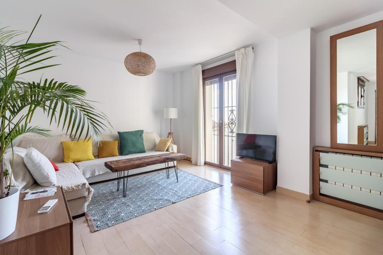 Beautiful Duplex-city Center. Parking By The House