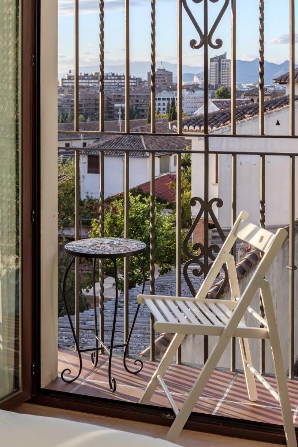 Beautiful Duplex-city Center. Parking By The House