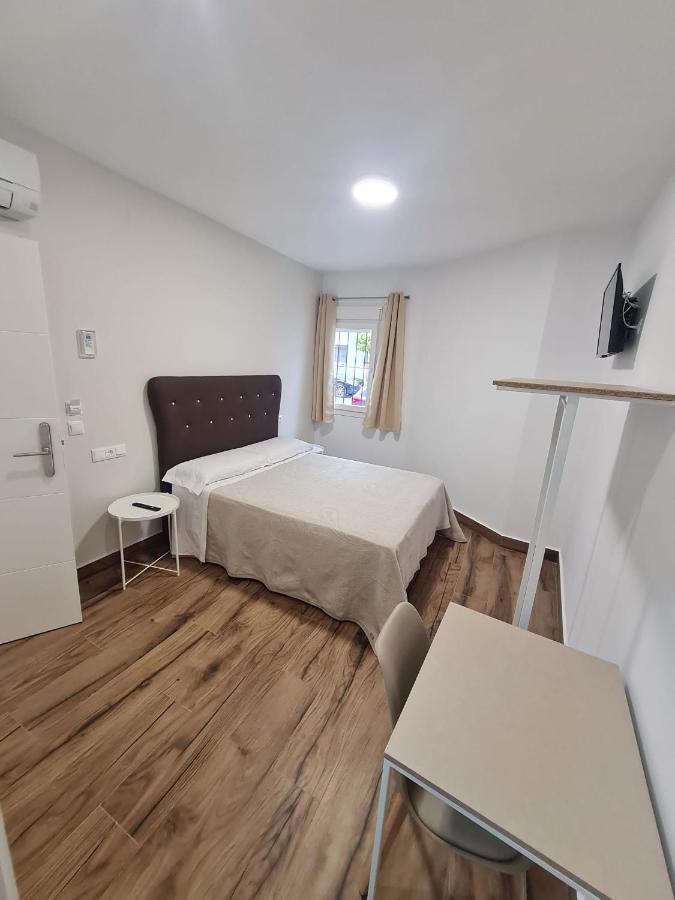 Hostal Santa Ana *