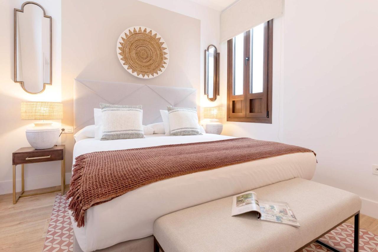 Genteel Santas Patronas Apartamento Sevilla