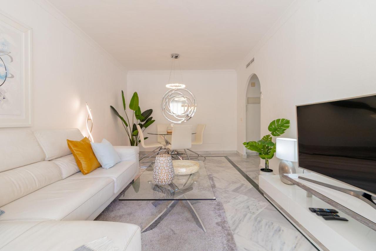 2 Bedrooms Terrace - Pool & Parking Apartamento