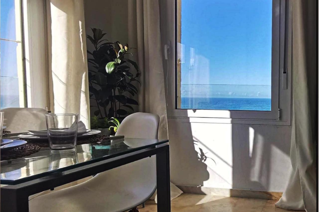 Romantica Vista Al Paseo Maritimo De Apartamento