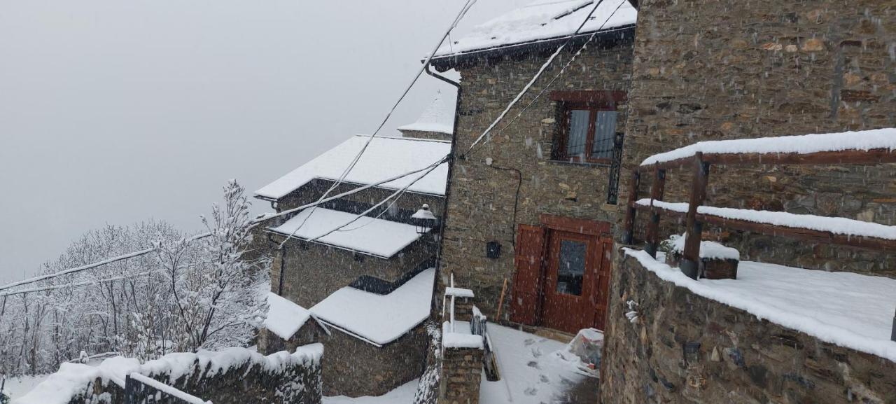 Antiga Rectoria, Aidi. Holiday home