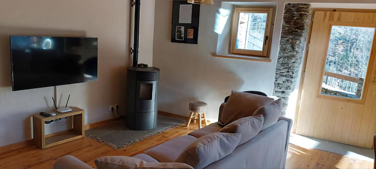Antiga Rectoria, Aidi. Holiday home *