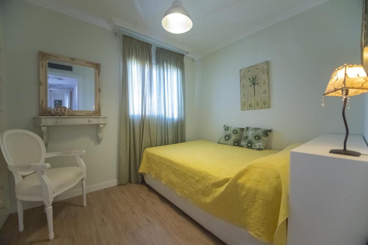 Casa Adosada Con Piscina Comunitaria Solo Familias No Grupos De Jovenes *