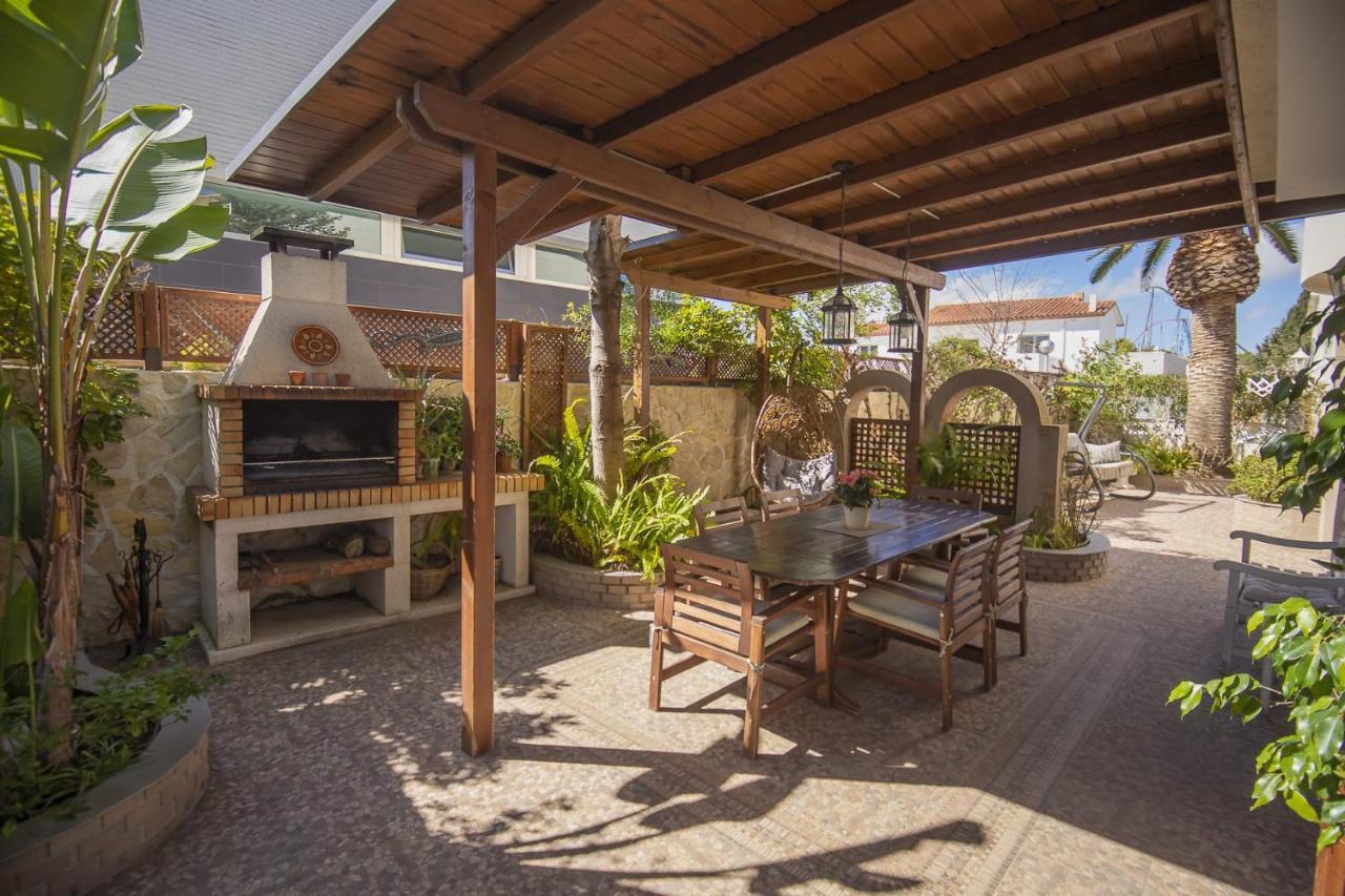 Casa Adosada Con Piscina Comunitaria Solo Familias No Grupos De Jovenes Holiday home Salou