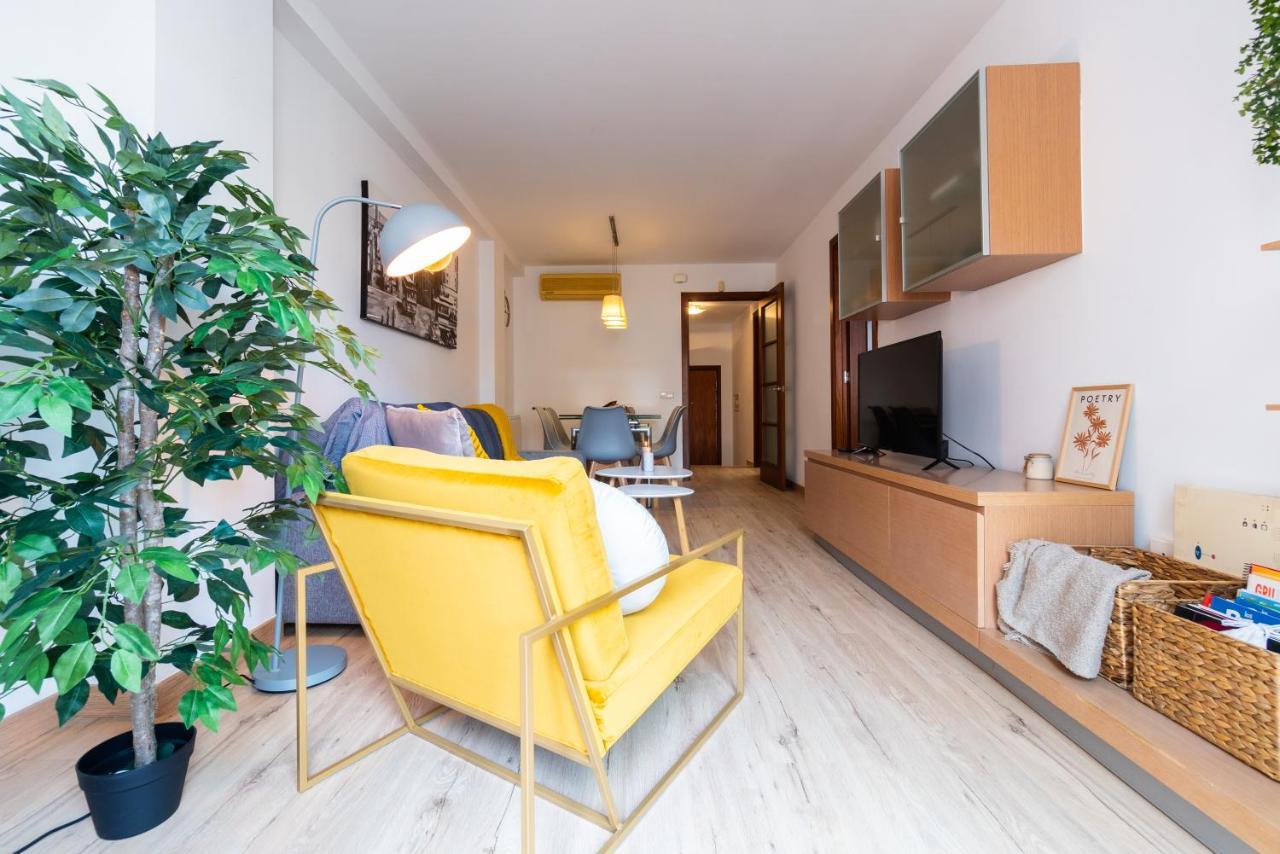 Apartamento Con Gran Patio Y Excelente Ubicación! *