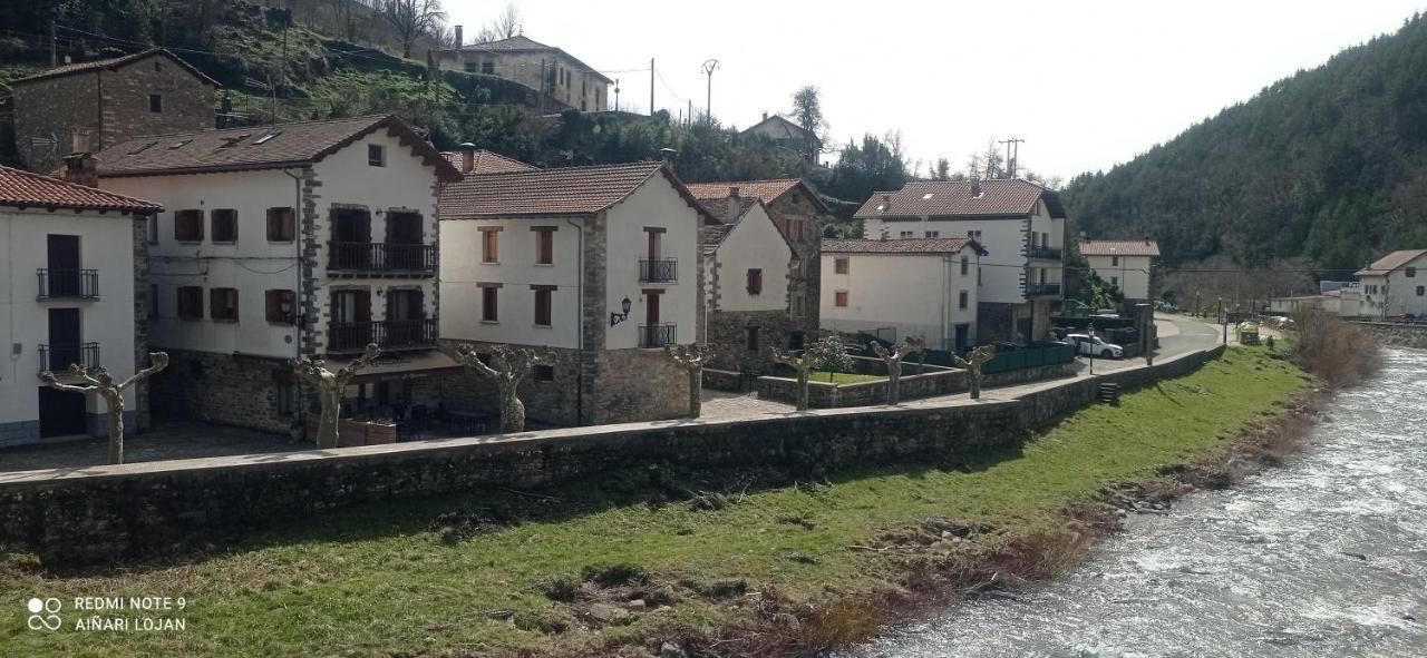 Hostal Armaia Artepea Urzainqui