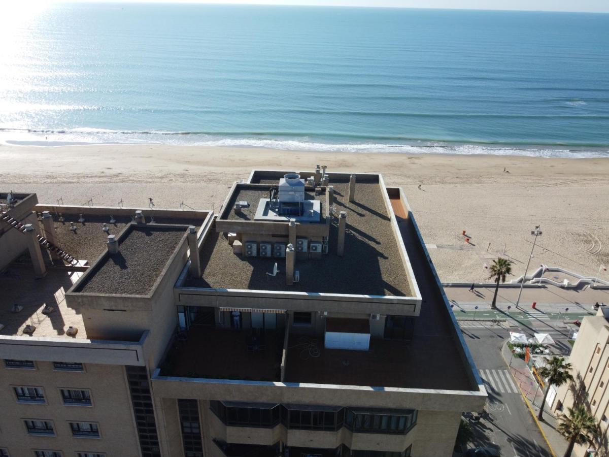 Atico Primera Linea De Playa. *