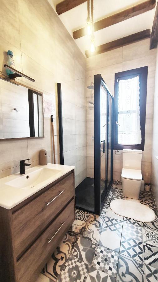 Habitación en casa particular 2. Habitación Doble A 8 Km De Bilbao. Baño Compartido *