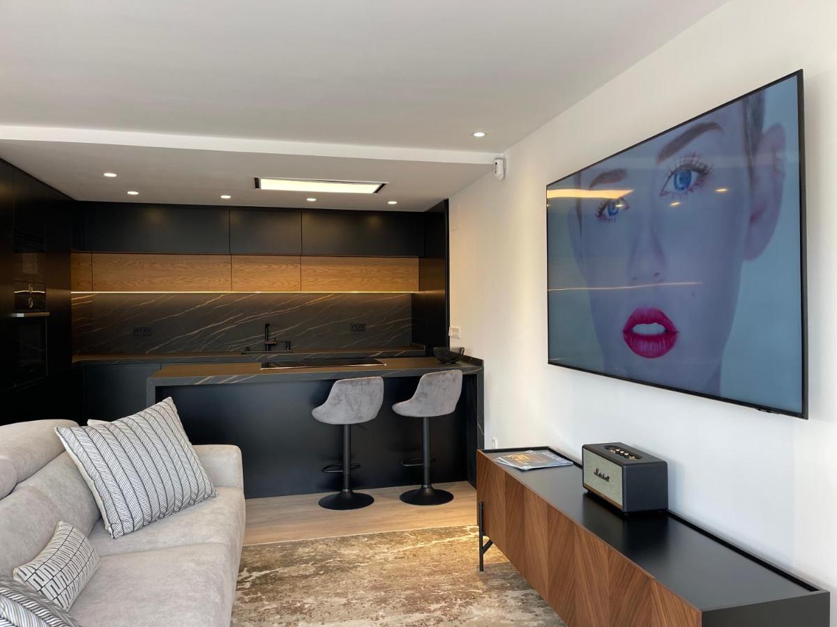 Apartamento Laumar - *