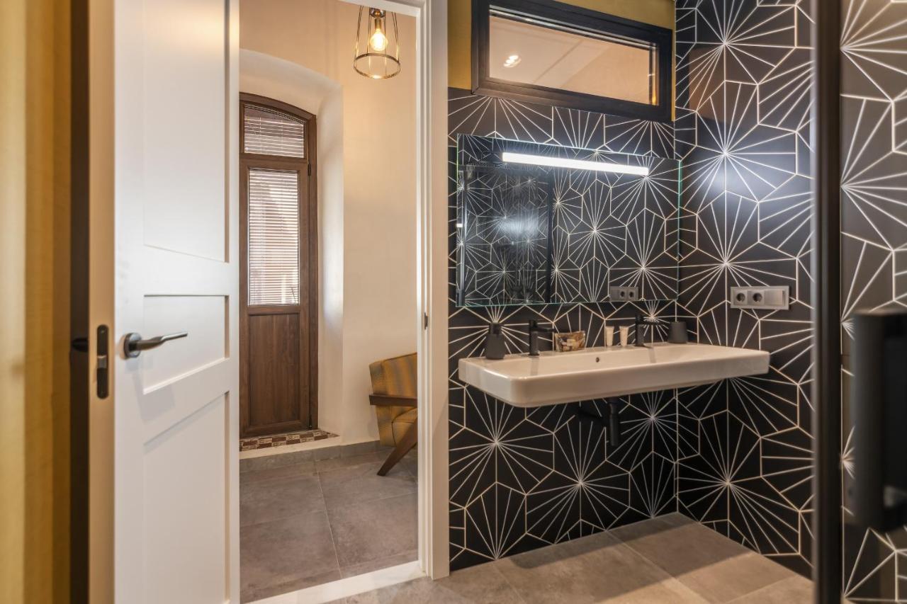 Trajano Premium Estudios By H * Ayamonte