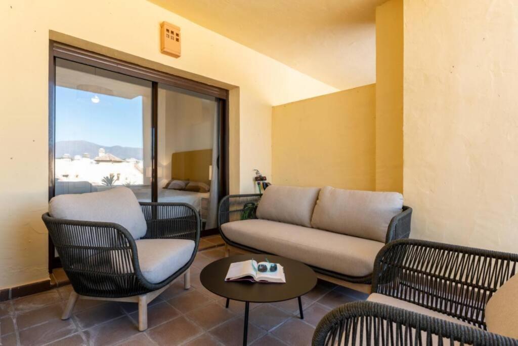 Ct 199 - Duquesa Village Apartment