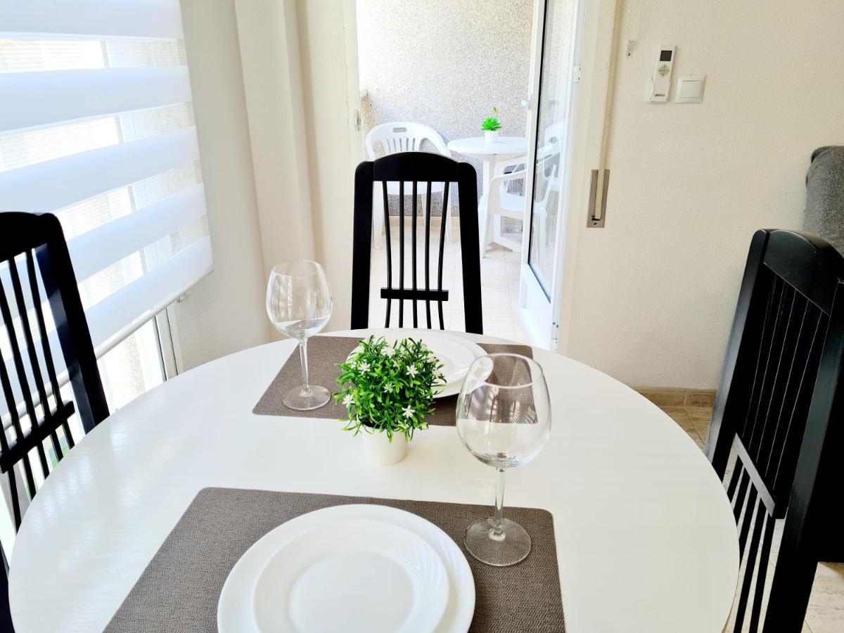 Near Del Cura And Locos Beaches Apartment Torrevieja