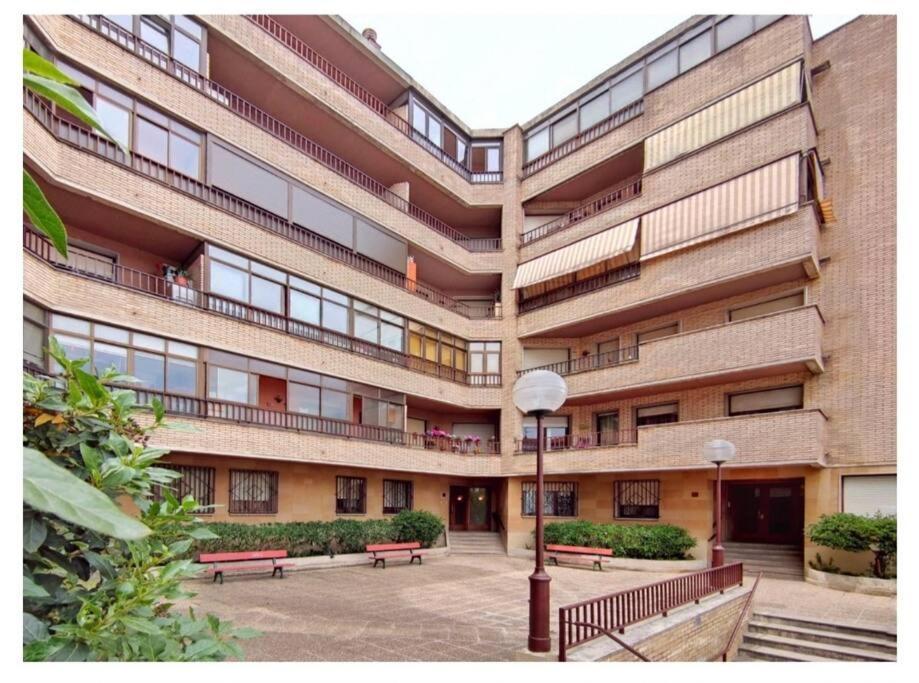 Apartamento La Rocha, Con Garaje Cerca Del Centro,